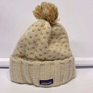Patagonia Snowbelle Beanie Simple Dot/Natural Cream Off-White Pom-Pom